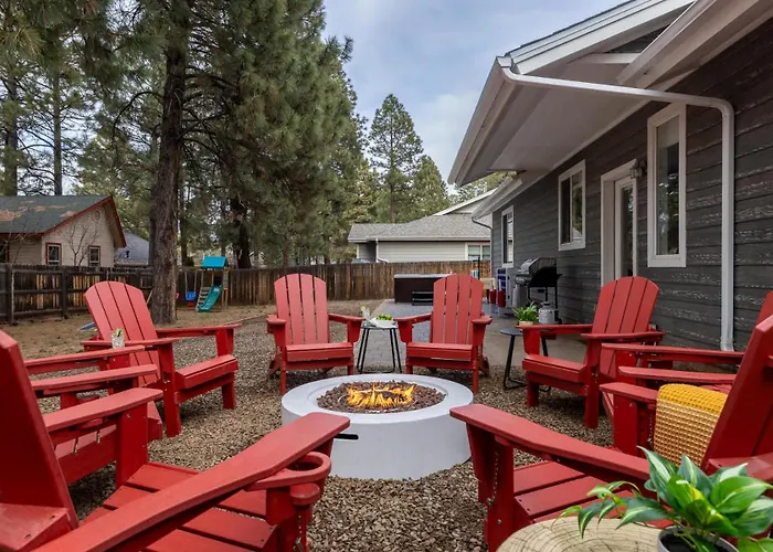 Retreat With Hot Tub Holiday home