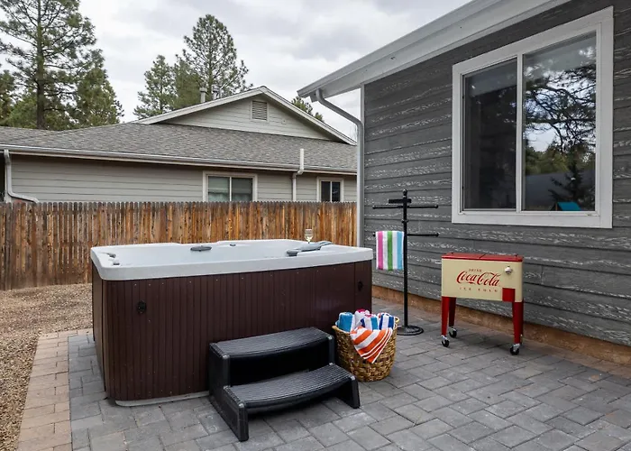 Holiday home Retreat With Hot Tub