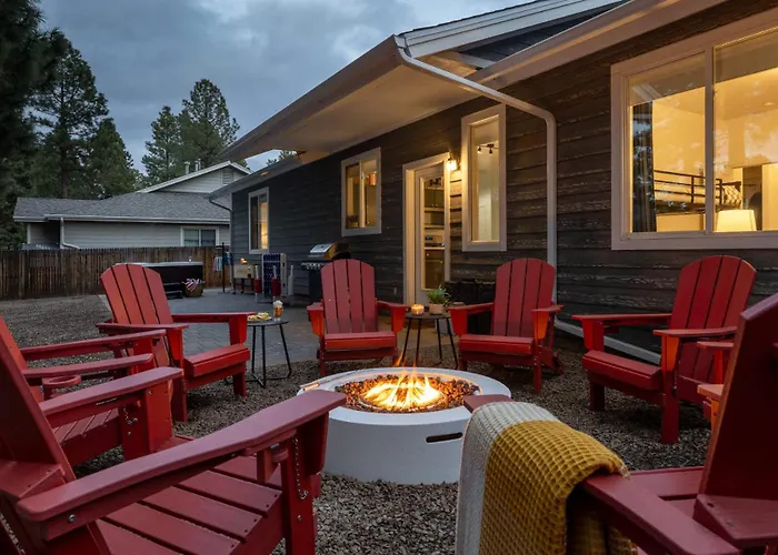 Holiday home Retreat With Hot Tub